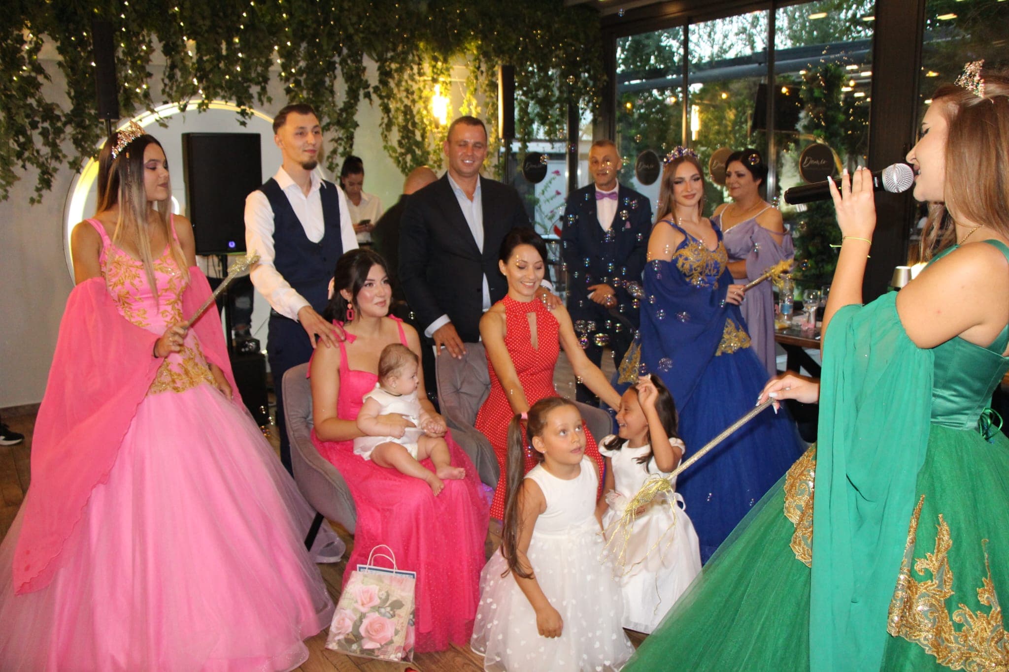 Invitații la petrecere